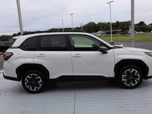 Used 2025 Subaru Forester Premium w/ Convenience Package #1 AWD/4WD image 6