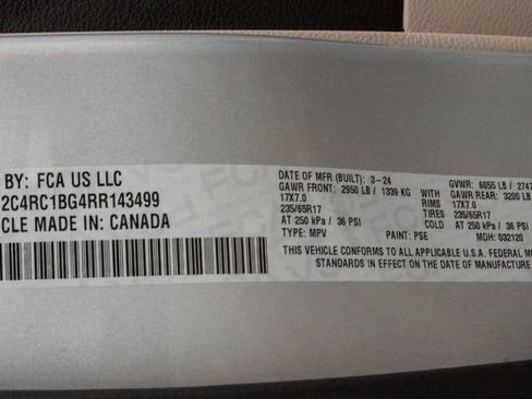 Used 2024 Chrysler Pacifica Touring-L FWD image 35