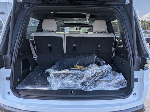 New 2026 Jeep Grand Wagoneer Summit AWD/4WD image 27