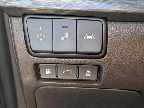 Used 2017 Kia Cadenza Limited w/ Paint Protection Package image 38