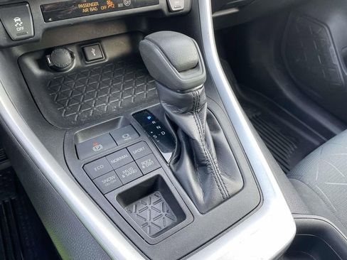 Used 2020 Toyota RAV4 XLE image 42