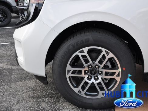 New 2026 Ford Expedition Max Active RWD image 9