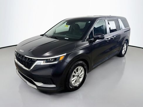 Used 2024 Kia Carnival LX FWD image 3