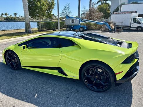 Used 2022 Lamborghini Huracan EVO image 9