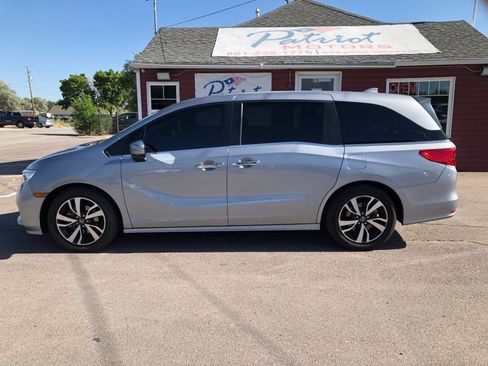 Used 2024 Honda Odyssey Touring image 2