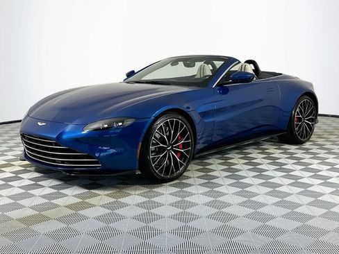 Used 2022 Aston Martin V8 Vantage Roadster RWD image 13