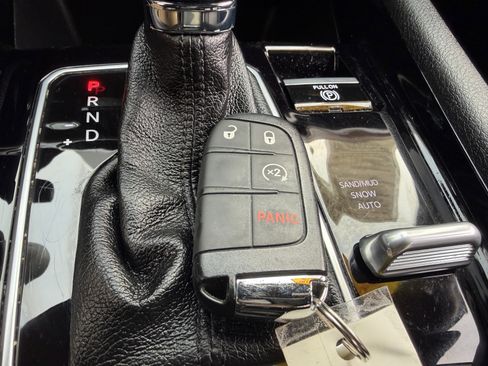 Used 2025 Jeep Compass Limited image 42