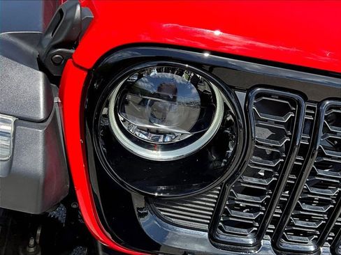 Used 2024 Jeep Wrangler Willys image 28