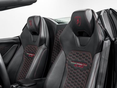 Used 2022 Lamborghini Huracan EVO RWD image 19