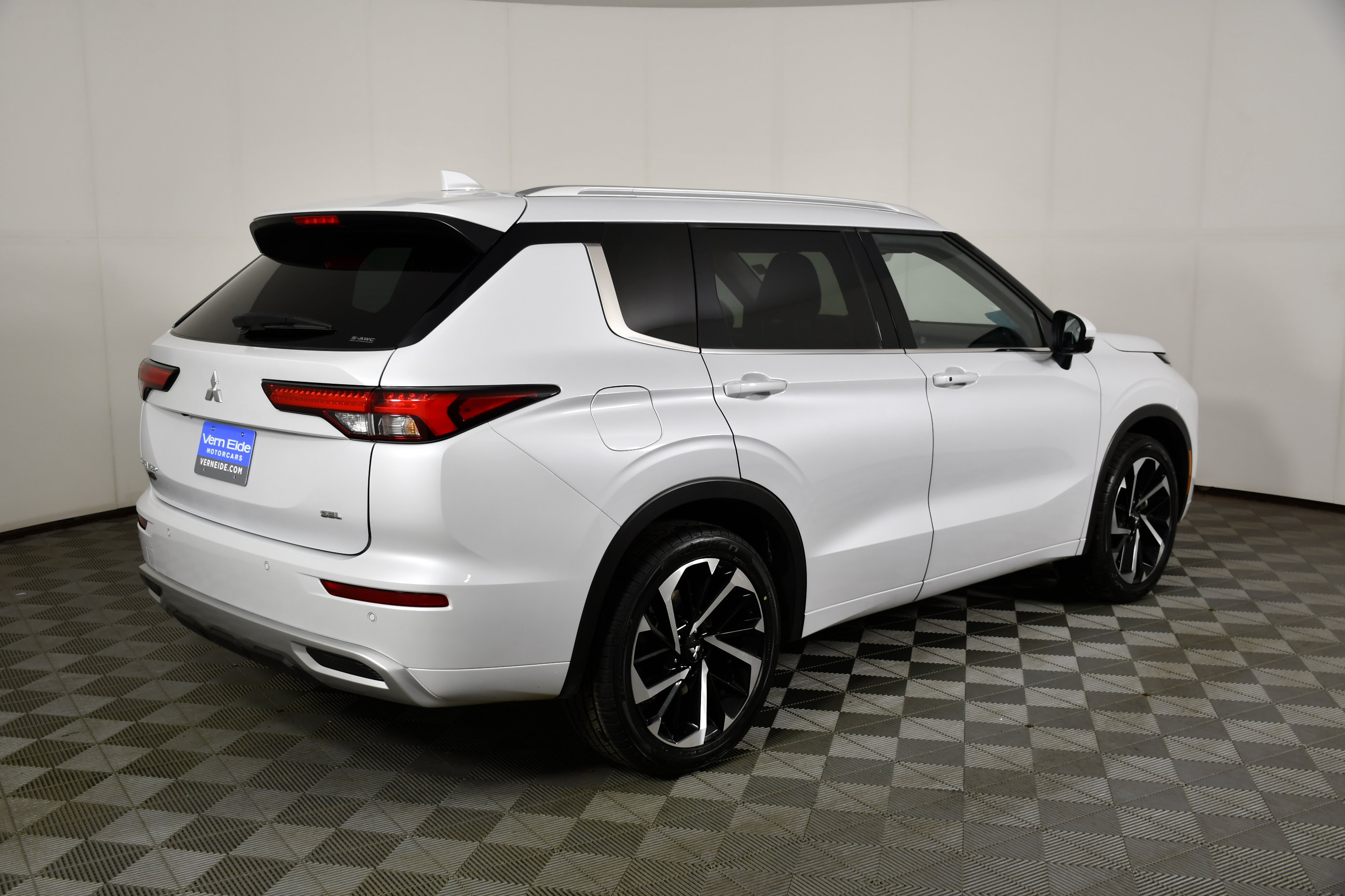 Used 2024 Mitsubishi Outlander SEL AWD/4WD image 6