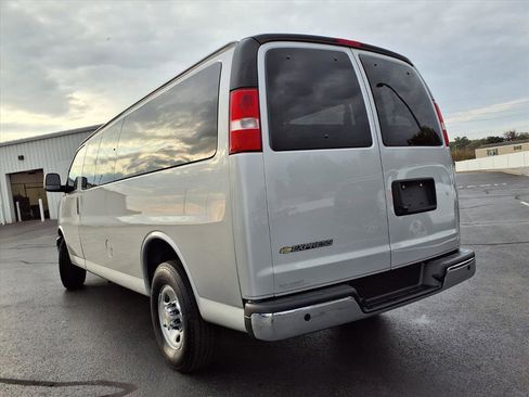 Used 2024 Chevrolet Express 3500 LS w/ Chrome Appearance Package image 28