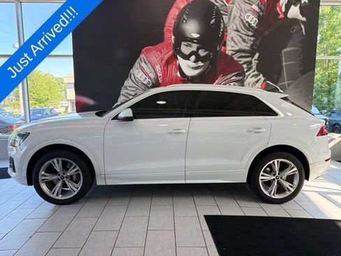 Used 2023 Audi Q8 Premium Plus AWD/4WD image 2