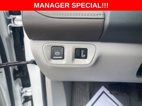 Used 2023 GMC Acadia SLE w/ Driver Convenience Package FWD image 23