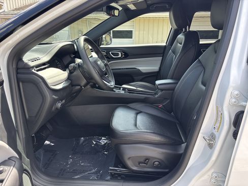 Used 2024 Jeep Compass Limited AWD/4WD image 14