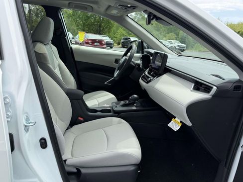 New 2026 Toyota Corolla Cross LE w/ Moonroof Package AWD/4WD image 11