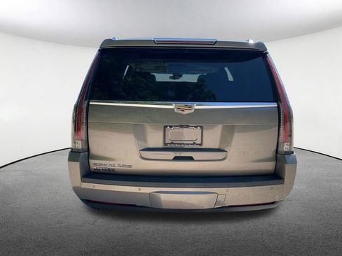 Used 2018 Cadillac Escalade Luxury AWD/4WD image 11