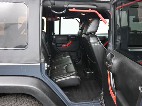 Used 2016 Jeep Wrangler Unlimited Rubicon w/ Connectivity Group AWD/4WD image 29