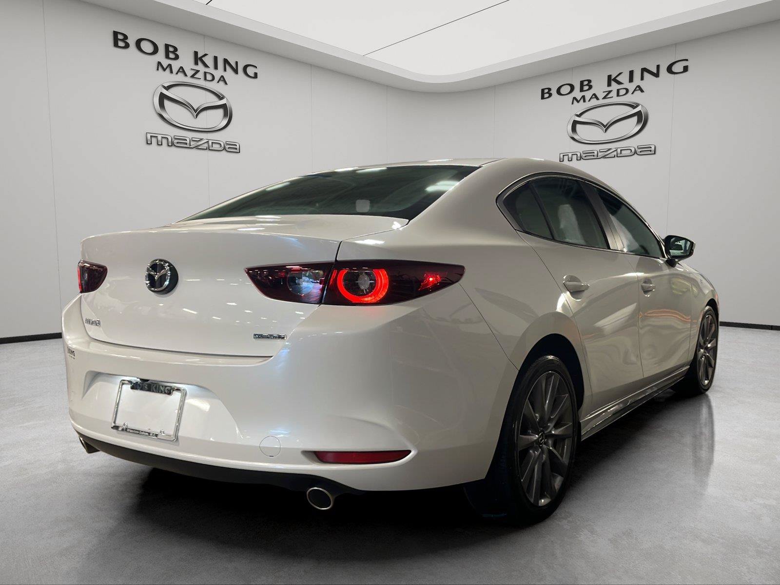 Used 2022 MAZDA MAZDA3 s FWD image 5