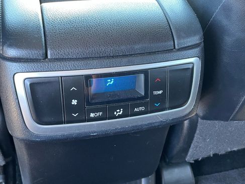 Used 2018 Toyota Highlander XLE FWD image 19