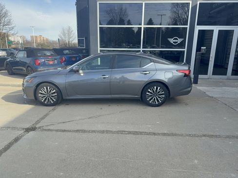 Used 2023 Nissan Altima 2.5 SV image 8