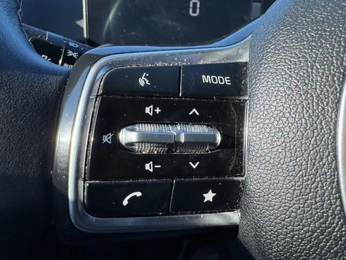 Used 2024 Kia Sorento S image 17