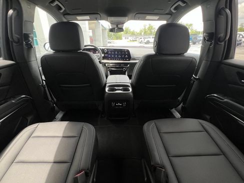 Used 2026 Chevrolet Traverse LT FWD image 11