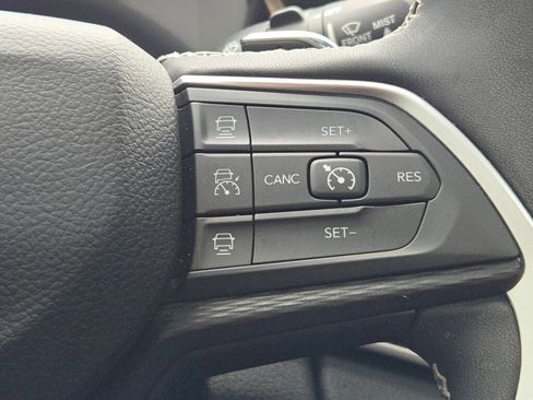 Used 2023 Jeep Grand Cherokee Altitude image 30