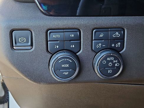 Used 2022 Chevrolet Silverado 1500 LTZ image 25