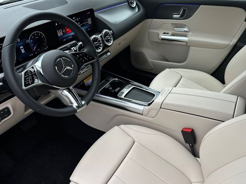 New 2025 Mercedes-Benz GLA 250 image 10