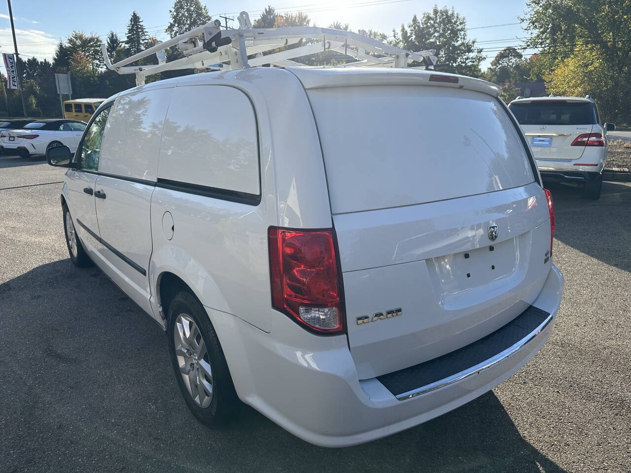 Used 2015 RAM C/V Tradesman FWD image 4