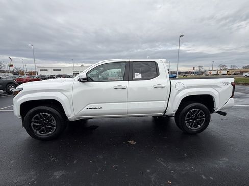 New 2025 Toyota Tacoma TRD Sport image 5