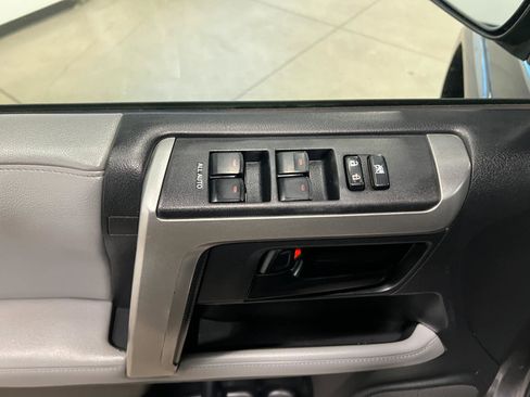 Used 2012 Toyota 4Runner SR5 w/ Convenience Pkg AWD/4WD image 27