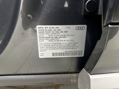 Used 2024 Audi Q5 e Premium w/ Convenience Package image 19