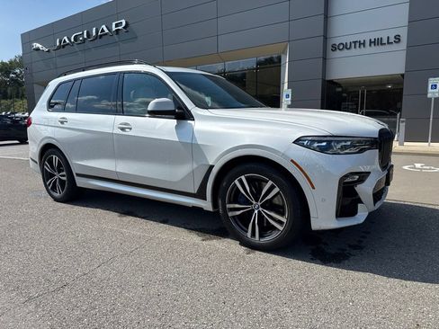 Used 2020 BMW X7 M50i w/ Dynamic Handling Package AWD/4WD image 3