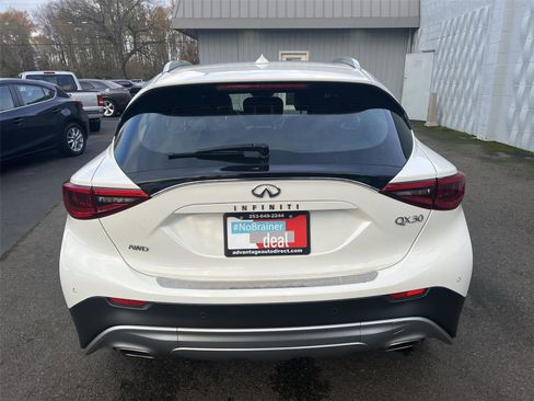 Used 2018 INFINITI QX30 Premium w/ Cargo Package image 5
