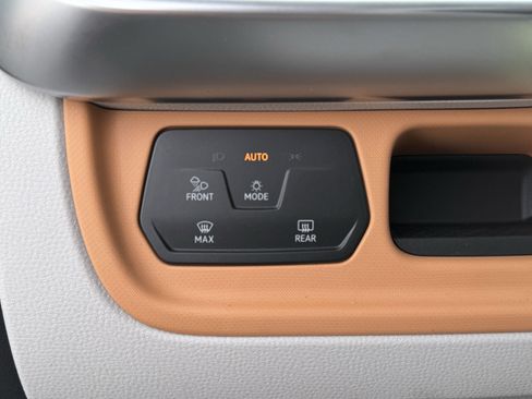 Used 2025 Volkswagen ID. Buzz 1st Edition image 33