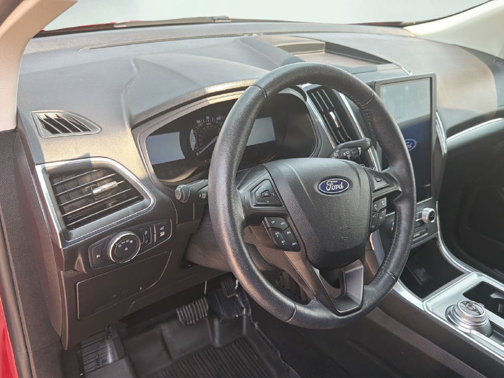 Used 2022 Ford Edge Titanium w/ Class II Trailer Tow Package AWD/4WD image 24