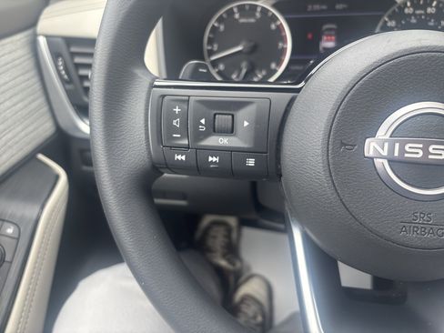 Used 2023 Nissan Rogue SV AWD/4WD image 18
