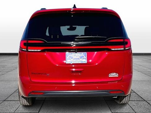 New 2026 Chrysler Pacifica Select w/ S Appearance Package image 4