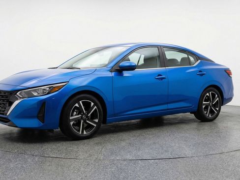 Used 2025 Nissan Sentra SV image 3