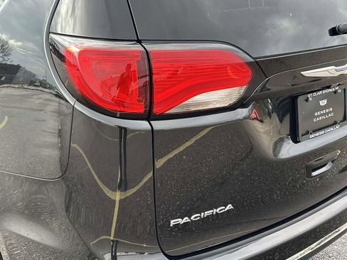 Used 2020 Chrysler Pacifica Limited FWD image 9