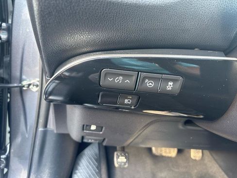 Used 2020 Toyota Prius LE AWD/4WD image 13