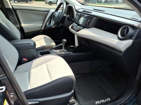 Used 2018 Toyota RAV4 XLE AWD/4WD image 28