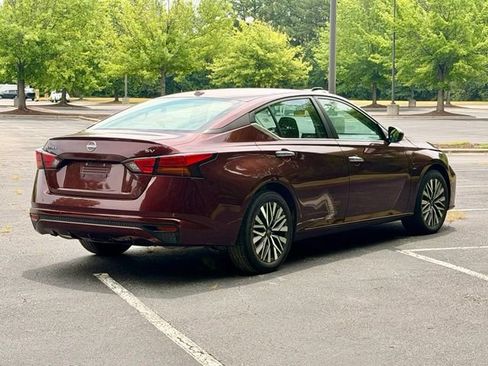 Used 2024 Nissan Altima 2.5 SV FWD image 7