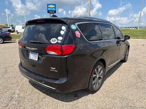 Used 2017 Chrysler Pacifica Limited FWD image 5