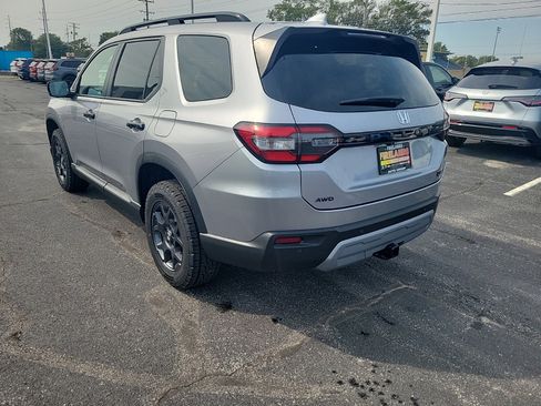 New 2025 Honda Pilot TrailSport image 9