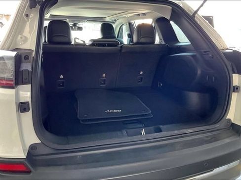 Used 2019 Jeep Cherokee Limited w/ Technology Group FWD image 34