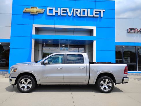 Used 2022 RAM 1500 Laramie AWD/4WD image 11