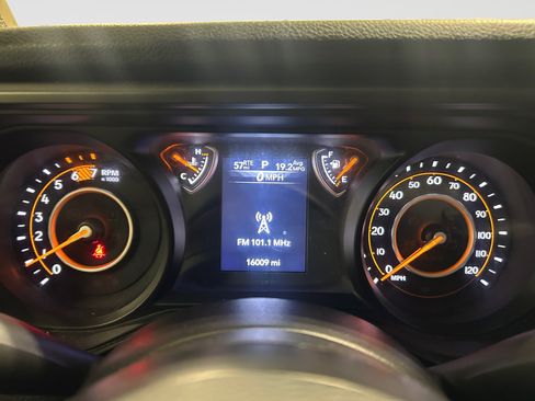 Used 2025 Jeep Wrangler Sport AWD/4WD image 15