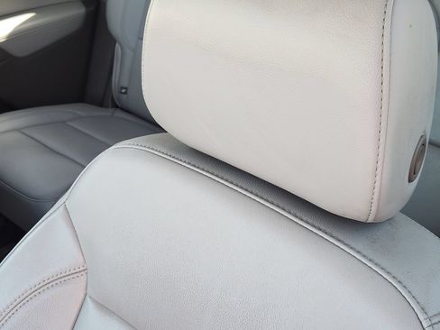 Used 2019 Chevrolet Traverse LT FWD image 14